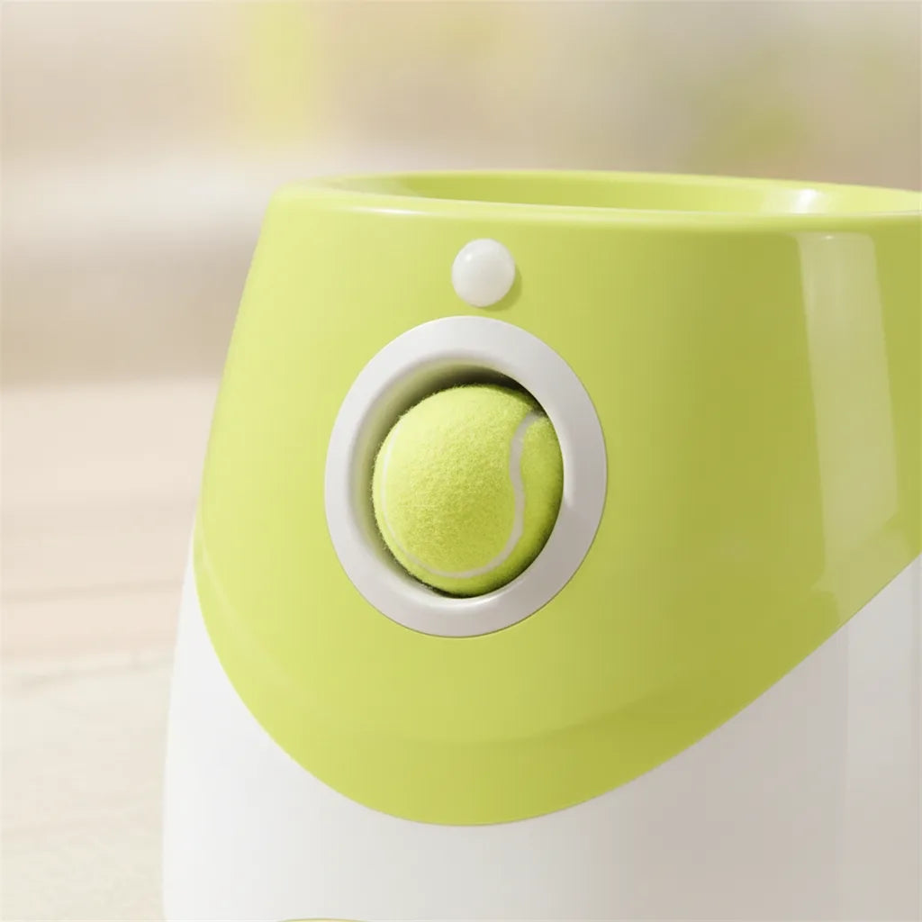 Gros plan sur le mecanisme de chargement de balle d'un lanceur automatique pour chien